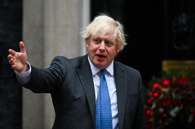 &copy; Reuters. FILE PHOTO: British Prime Minister Boris Johnson leaves Downing Street 10 to meet with Oman's Sultan Haitham bin Tariq, in London, Britain December 16, 2021. REUTERS/Dylan Martinez