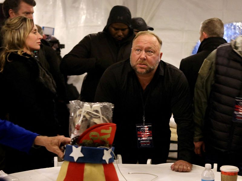 &copy; Reuters. FILE PHOTO: Right-wing radio talk show host Alex Jones arrives for a rally at Freedom Plaza, ahead of the U.S. Congress certification of the November 2020 election results, during protests in Washington, U.S., January 5, 2021. REUTERS/Jim Urquhart/File Ph