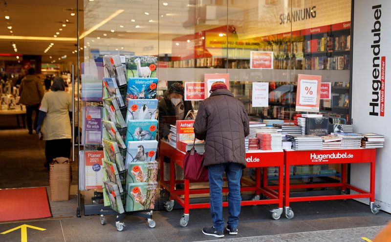 &copy; Reuters.     ドイツの市場調査グループＧｆＫが２１日発表した１月の独消費者信頼感指数はマイナス６．８で、前月改定値のマイナス１．８から低下し６月以来の低水準となった。資料写真、１７