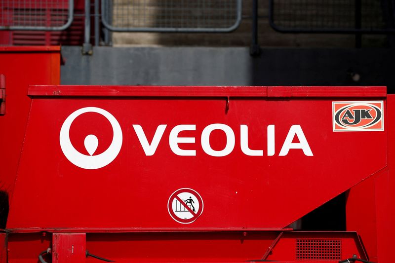 &copy; Reuters. FILE PHOTO: The logo of Veolia Environnement is seen on a waste compactor in Velizy-Villacoublay, near Paris, France, March 2, 2021. REUTERS/Benoit Tessier/File Photo