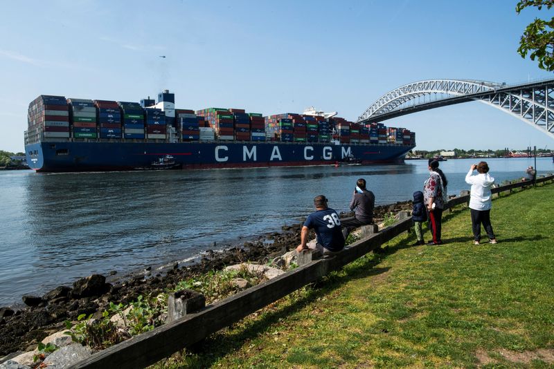 © Reuters. FILE PHOTO: People take a look at the CMA CGM Marco Polo, an Explorer class container ship entering Newark bay to dock in Elizabeth port as seen from Bayonne, New Jersey, U.S., May 20, 2021.  REUTERS/Eduardo Munoz