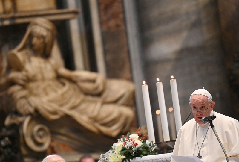 &copy; Reuters. Papa Francisco discursa durante audiência no Vaticano
10/12/2021 Vincenzo Pinto/Pool via REUTERS