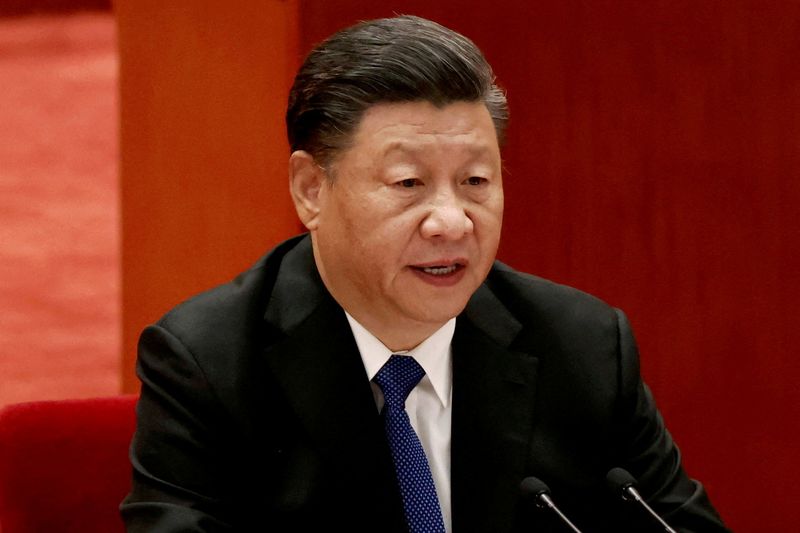 &copy; Reuters. FOTO DE ARCHIVO: El presidente chino Xi Jinping habla en una reunión para conmemorar el 110º aniversario de la Revolución Xinhai en el Gran Salón del Pueblo en Pekín, China, 9 de octubre de 2021. REUTERS/Carlos García Rawlins