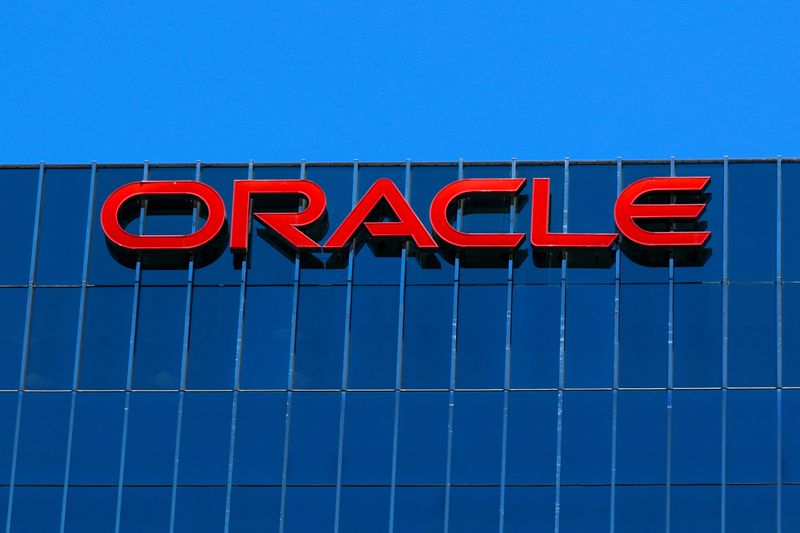 &copy; Reuters. FILE PHOTO: The Oracle logo is shown on an office building in Irvine, California, U.S. June 28, 2018. REUTERS/Mike Blake/File Photo