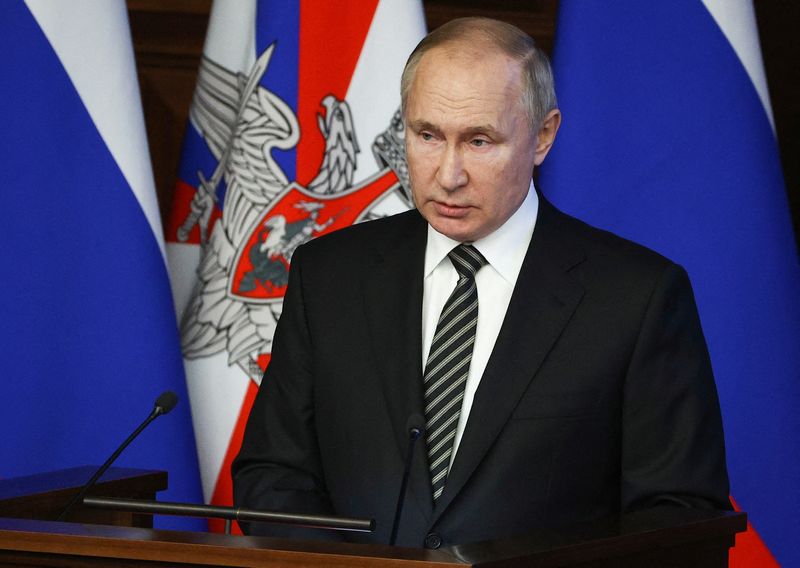 &copy; Reuters. ロシアのプーチン大統領は２１日、西側諸国は冷戦の結果を誤って評価しているとし、欧州における緊張の高まりの責任は西側諸国にあるとの考えを示した。１２月２１日、モスクワで撮影