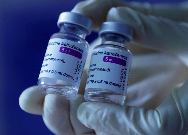 &copy; Reuters. FILE PHOTO: A doctor shows vials of AstraZeneca's COVID-19 vaccine in his general practice facility, as the spread of the coronavirus disease (COVID-19) continues, in Vienna, Austria May 13, 2021. REUTERS/Leonhard Foeger