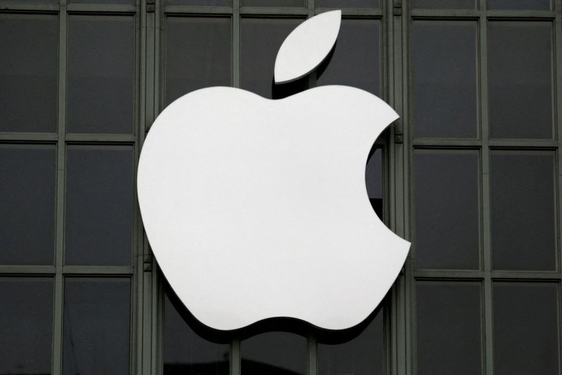 &copy; Reuters. FILE PHOTO: The Apple Inc logo is seen outside the company's 2016 Worldwide Developers Conference in San Francisco, California, U.S. June 13, 2016. REUTERS/Stephen Lam/File Photo/File Photo