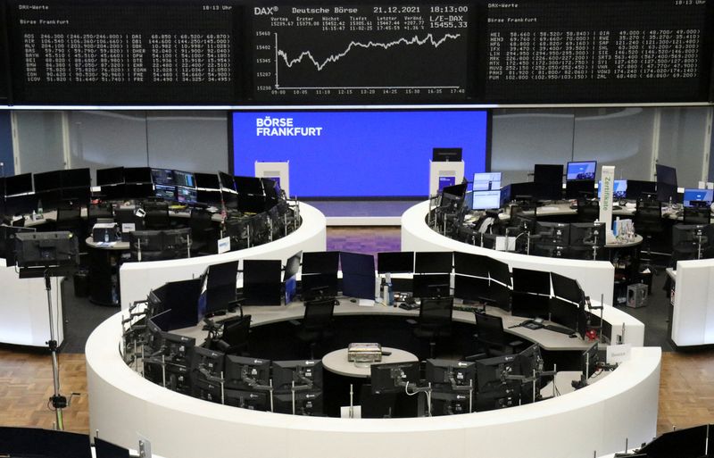 &copy; Reuters. The German share price index DAX graph is pictured at the stock exchange in Frankfurt, Germany, December 21, 2021.    REUTERS/Staff