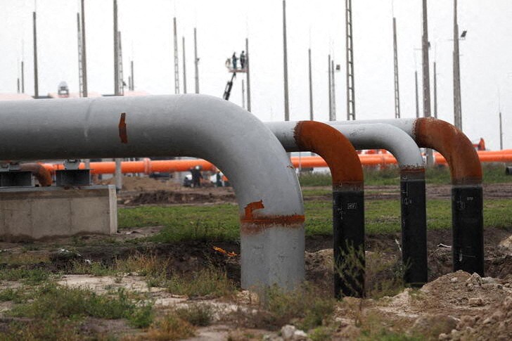 &copy; Reuters. Gas pipelines are seen in a gas distribution center near the Serbian border in Kiskundorozsma, Hungary, September 28, 2021. REUTERS/Bernadett Szabo