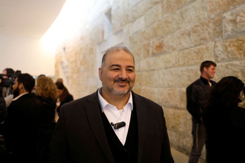 &copy; Reuters. منصور عباس رئيس القائمة العربية الموحدة في الكنيست الإسرائيلي في صورة من أرشيف رويترز.