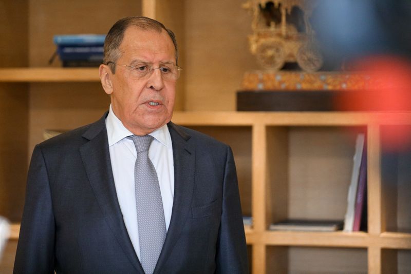 &copy; Reuters. Ministro das Relações Exteriores da Rússia, Sergei Lavrov, fala com jornalistas em Nova Délhi
06/12/2021 Ministério das Relações Exteriores da Rússia/Divulgação via REUTERS