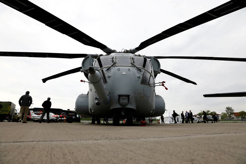 © Reuters. FILE PHOTO: A Sikorsky CH-53K King Stallion helicopter is seen at the ILA Air Show in Berlin, Germany, April 25, 2018.    REUTERS/Axel Schmidt/File Photo