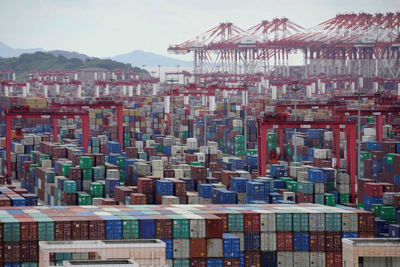 &copy; Reuters. FILE PHOTO: Containers are seen at the Yangshan Deep-Water Port in Shanghai, China October 19, 2020. REUTERS/Aly Song/File Photo