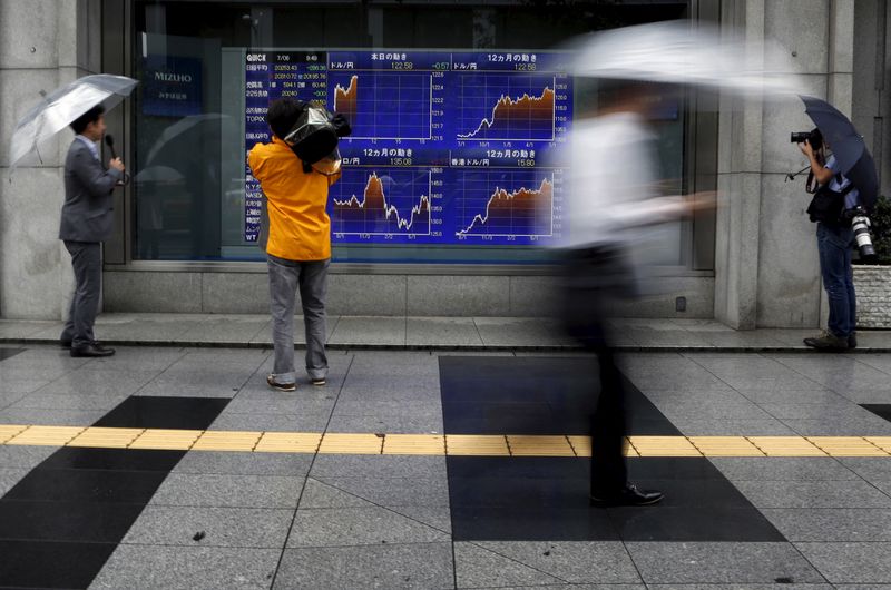 &copy; Reuters. Videographer films an electronic board showing the graphs of exchange rates between the Japanese yen, the U.S. dollar and Euro outside a brokerage in Tokyo, Japan, July 6, 2015. The euro and stock prices fell sharply in Asia on Monday after the Greeks had