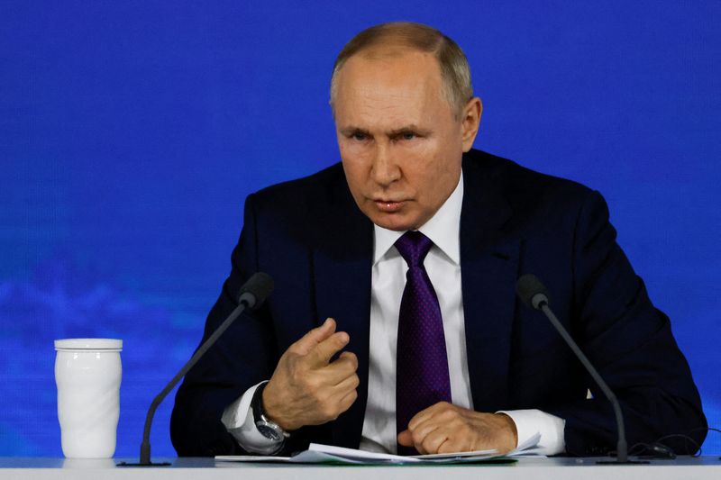 &copy; Reuters. 　１２月２３日、ロシアのプーチン大統領（写真）は、恒例の年次記者会見で、ウクライナや西側との衝突を避けたいとの意向を示した。（２０２１年　ロイター／Evgenia Novozhenina）