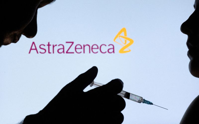 &copy; Reuters. Foto de ilustração sobre a vacina da AstraZeneca contra a Covid-19
11/12/2021 REUTERS/Dado Ruvic
