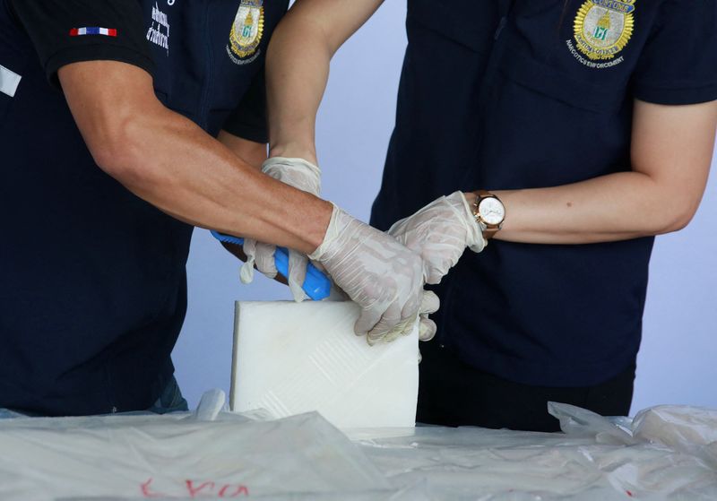 &copy; Reuters. Les autorités thaïlandaises ont saisi près de 30 millions de dollars de cristaux de méthamphétamine cachés dans des sacs de boxe à destination de l'Australie. /Photo d'archives/REUTERS/Soe Zeya Tun
