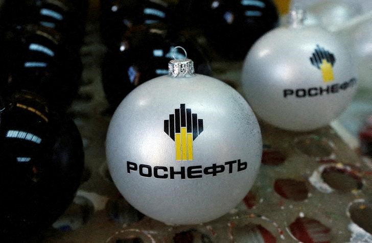 &copy; Reuters. Christmas and New Year decorations depicting a Russia's Rosneft oil company logo are pictured at the "Biryusinka" toy factory, which has been producing decorations and toys for the festive season since 1942, in Krasnoyarsk, Russia November 29, 2018. REUTE