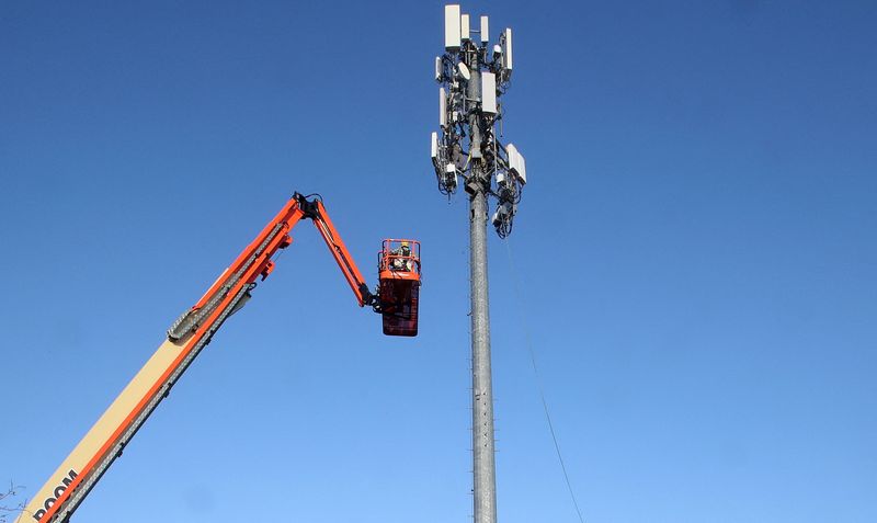 © Reuters. Instalação de antena de telecomunicação da Verizon, em Utah (EUA)
03/12/2019
REUTERS/George Frey