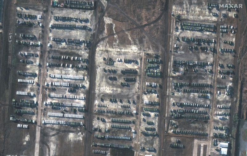 &copy; Reuters. Vue satellite montrant les forces russes à Soloti, en Russie. De nouvelles images satellite prises par une société américaine privée montrent que la Russie a continué d'envoyer des renforts militaires en Crimée annexée et près de la frontière or