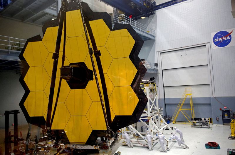 &copy; Reuters. FILE PHOTO: The James Webb Space Telescope Mirror is seen during a media unveiling at NASA’s Goddard Space Flight Center at Greenbelt, Maryland November 2,  2016.REUTERS/Kevin Lamarque/File Photo