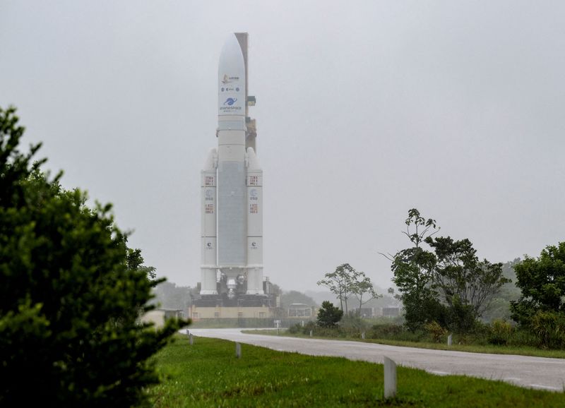 &copy; Reuters. Arianespace's Ariane 5 rocket, with NASA's James Webb Space Telescope onboard, is rolled out to the launch pad at Europe’s Spaceport, the Guiana Space Center in Kourou, French Guiana December 23, 2021. Picture taken December 23, 2021.  NASA/Bill Ingalls