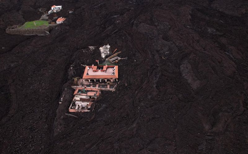 انتهاء ثوران بركان جزيرة لا بالما الإسبانية بعد 3 أشهر من الدمار