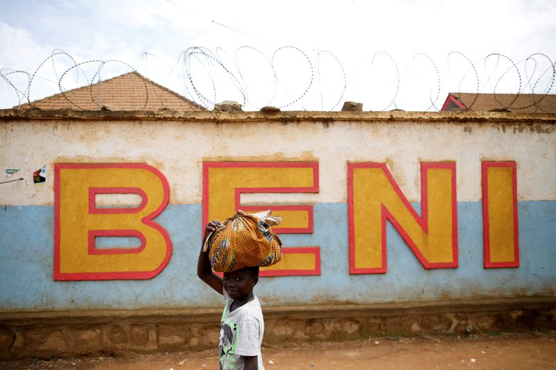 &copy; Reuters. FILE PHOTO: A Congolese boy walks past a wall in Beni, in the Democratic Republic of Congo, April 1, 2019. Picture taken April 1, 2019.REUTERS/Baz Ratner/File Photo