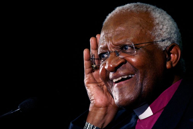 &copy; Reuters. FILE PHOTO: Archbishop Desmond Tutu gestures at the launch of a human rights campaign marking the 60th anniversary of the signing of the Universal Declaration of Human Rights , December 10, 2007. The campaign aims at getting a billion people to sign in su