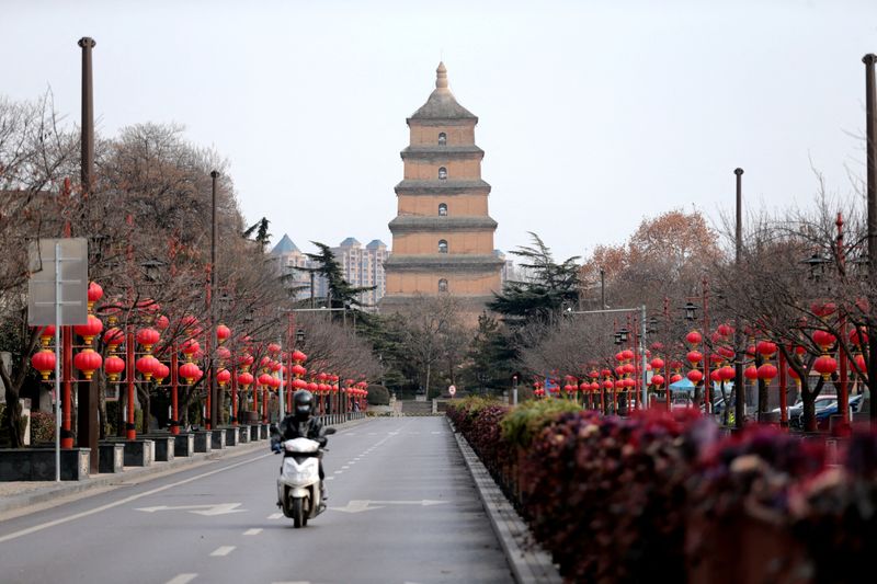 &copy; Reuters. A rider travels on an empty road following lockdown measures to curb the spread of the coronavirus disease (COVID-19) in Xian, Shaanxi province, China December 26, 2021.cnsphoto via REUTERS 