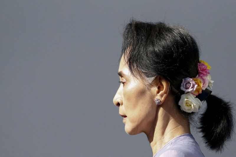 &copy; Reuters. زعيمة ميانمار المخلوعة أونج سان سو تشي في يانجون بصورة من أرشيف رويترز.