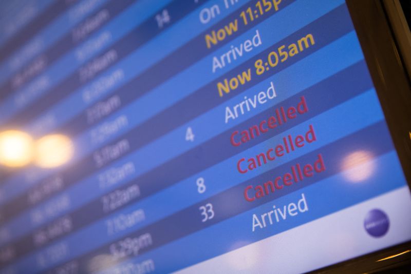 Ações de viagens caem com 4º dia de cancelamentos de voos em massa por Ômicron