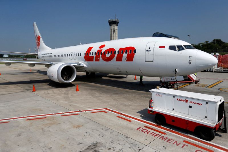 &copy; Reuters. FILE PHOTO: A Lion Air Boeing 737 Max 8 airplane is parked on the tarmac of Soekarno Hatta International airport near Jakarta, Indonesia, March 15, 2019. REUTERS/Willy Kurniawan