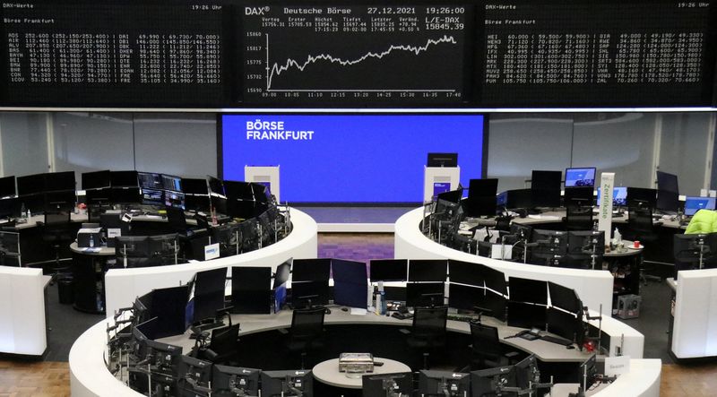 &copy; Reuters. FILE PHOTO: The German share price index DAX graph is pictured at the stock exchange in Frankfurt, Germany, December 27, 2021. REUTERS/Staff
