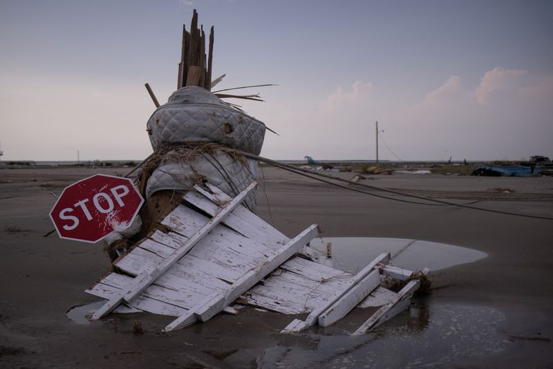 &copy; Reuters.  １２月２７日、米国で多くの犠牲者を出したハリケーン「アイダ」から、中国や欧州の壊滅的な洪水に至るまで、２０２１年には気候変動を背景とする災害が大きな損害を出した。写真は