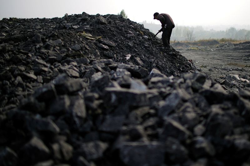 &copy; Reuters. La Chine a terminé la construction de la première unité de production de 1.000 mégawatts de la nouvelle centrale à charbon de Shanghaimiao, la plus grande en chantier dans le pays, alors que d'autres pays tentent de réduire leurs émissions de gaz 