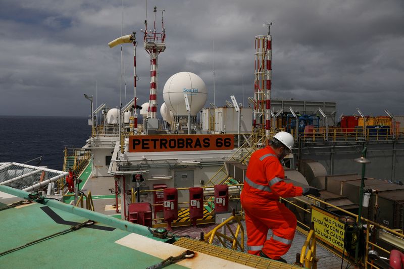 © Reuters. Plataforma de petróleo na Bacia de Santos
05/09/2018
REUTERS/Pilar Olivares