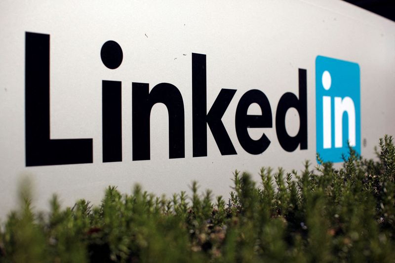 &copy; Reuters. FILE PHOTO: The logo for LinkedIn Corporation, a social networking networking website for people in professional occupations, is shown in Mountain View, California February 6, 2013.  REUTERS/Robert Galbraith