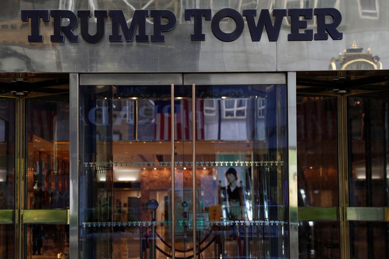 &copy; Reuters. FILE PHOTO: The entrance to Trump Tower on 5th Avenue is pictured in the Manhattan borough of New York City, U.S., May 19, 2021. REUTERS/Shannon Stapleton
