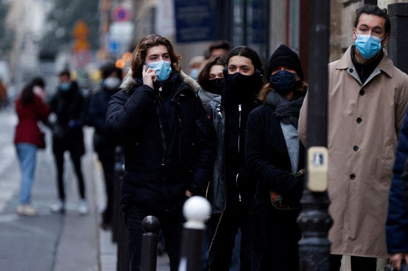 &copy; Reuters. Rua em Paris
23/12/2021 REUTERS/Christian Hartmann