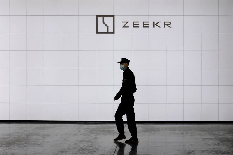 &copy; Reuters. FILE PHOTO: A security guard walks past a sign of Geely's new premium electric vehicle (EV) brand Zeekr at its factory in Ningbo, Zhejiang province, China April 15, 2021. REUTERS/Yilei Sun