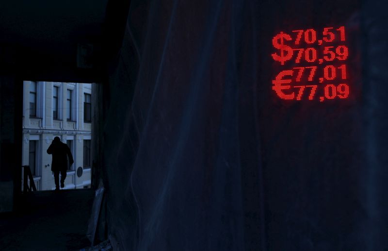 &copy; Reuters. A board with the currency exchange rates of the U.S. dollar and the Euro against the rouble is seen behind a cover for construction works in Moscow, Russia, March 10, 2016. REUTERS/Maxim Shemetov      TPX IMAGES OF THE DAY
