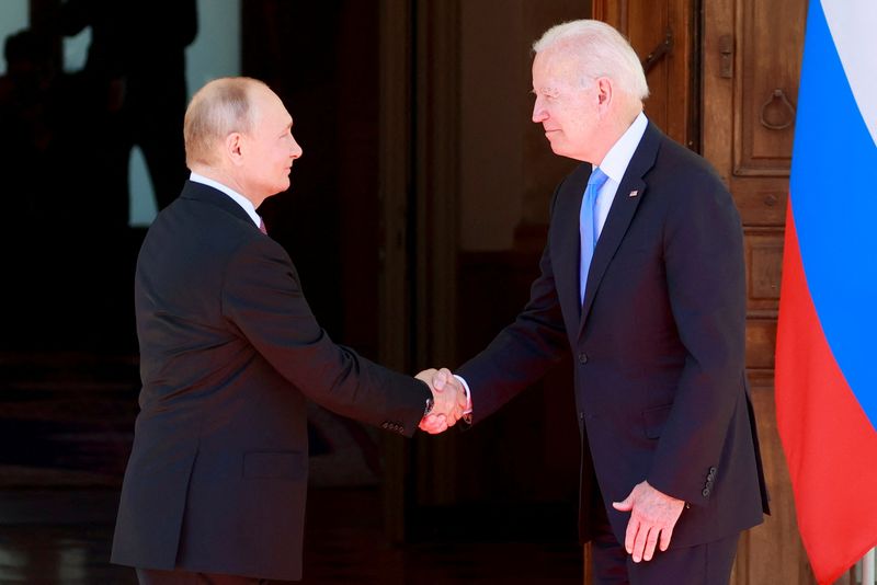 &copy; Reuters. U.S. President Joe Biden and Russia's President Vladimir Putin shake hands during the U.S.-Russia summit at Villa La Grange in Geneva, Switzerland, June 16, 2021. REUTERS/Denis Balibouse/Pool