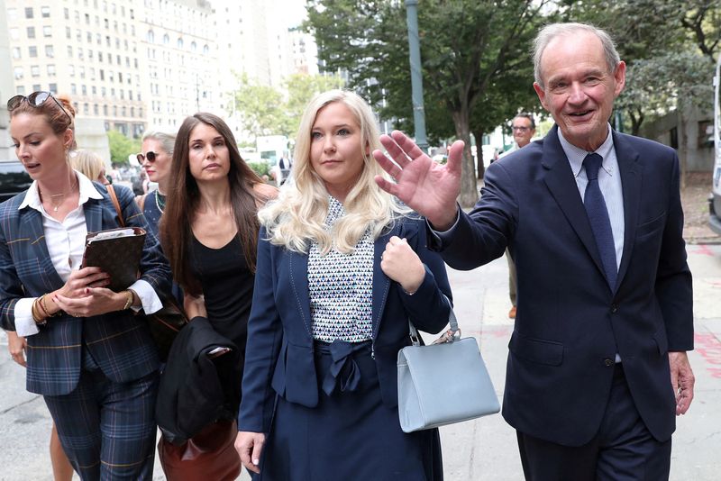 © Reuters. FILE PHOTO: Virginia Giuffre and lawyer David Boies arrive for a hearing in the criminal case against Jeffrey Epstein at Federal Court in New York, U.S., August 27, 2019. REUTERS/Shannon Stapleton/File Photo