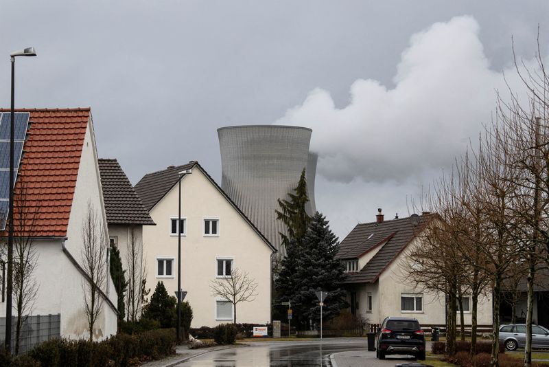 &copy; Reuters. FILE PHOTO: A general view of the nuclear power plant, whose last unit will be shut down at the turn of the year, in Gundremmingen, Germany, December 29, 2021. REUTERS/Lukas Barth