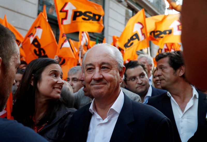 &copy; Reuters. FILE PHOTO: Leader of Portugal's opposition Social Democrats Rui Rio takes a walkabout in central Lisbon as part of the last day of campaigning ahead of Portugal's general election, Portugal October 4, 2019. REUTERS/Rafael Marchante/File Photo
