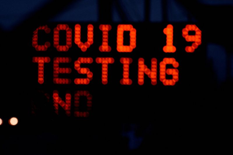 &copy; Reuters. Sinal em local de testagem de Covid-19 em Indianápolis
29/12/2021
REUTERS/Cheney Orr/