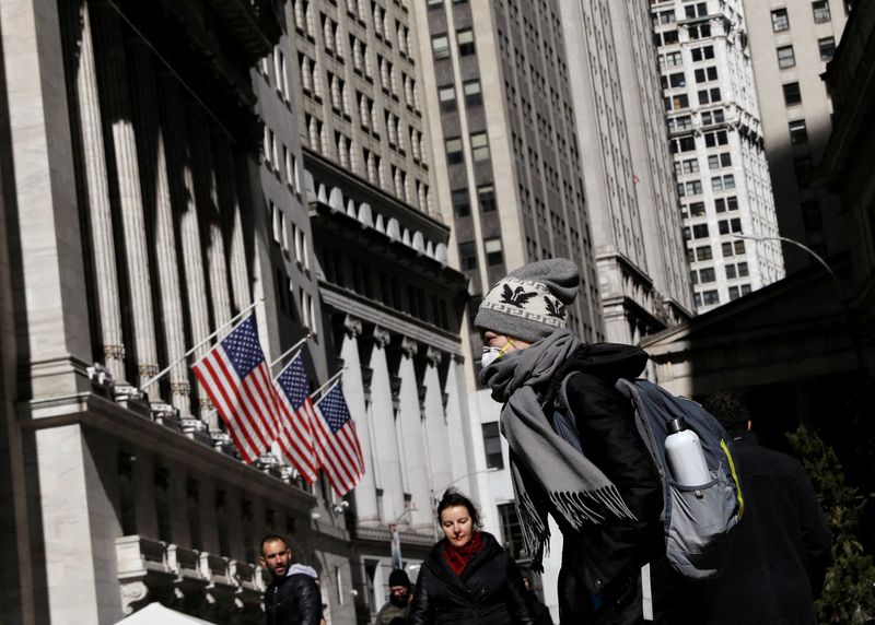 &copy; Reuters. FILE PHOTO: A woman wears a mask near the New York Stock Exchange (NYSE) in the Financial District in New York, U.S., March 4, 2020. REUTERS/Brendan McDermid/File Photo