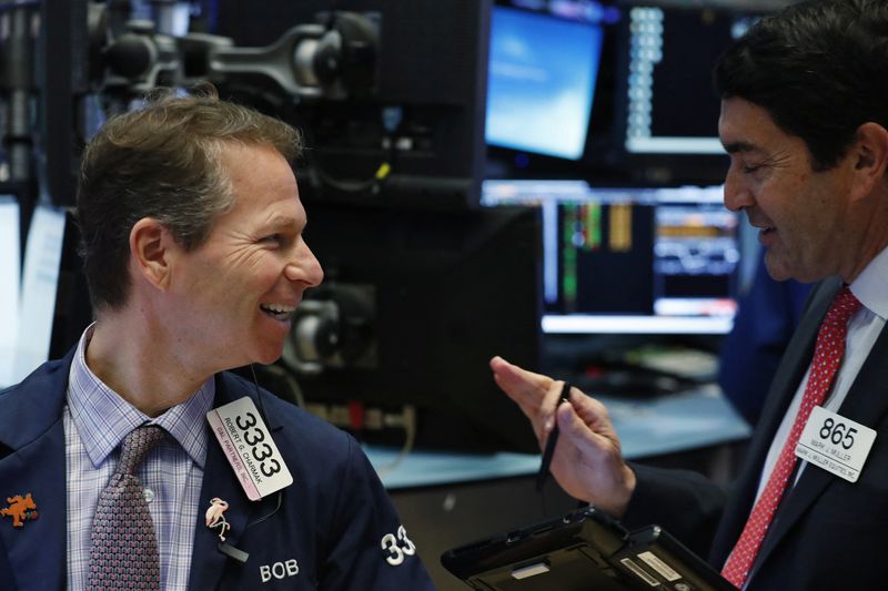 &copy; Reuters. Les Bourses européennes ouvertes ce vendredi pour la dernière séance de 2021 sont attendues en baisse dans le sillage de Wall Street. D'après les premières indications disponibles, le CAC 40 parisien pourrait perdre 0,42% à l'ouverture et le FTSE à