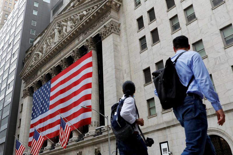 &copy; Reuters. FILE PHOTO: People walk by the New York Stock Exchange (NYSE) in Manhattan, New York City, U.S., August 9, 2021. REUTERS/Andrew Kelly